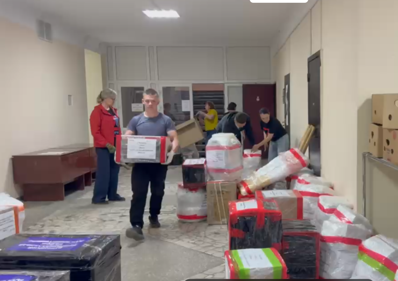 Гумштаб отправляет посылки на передовой