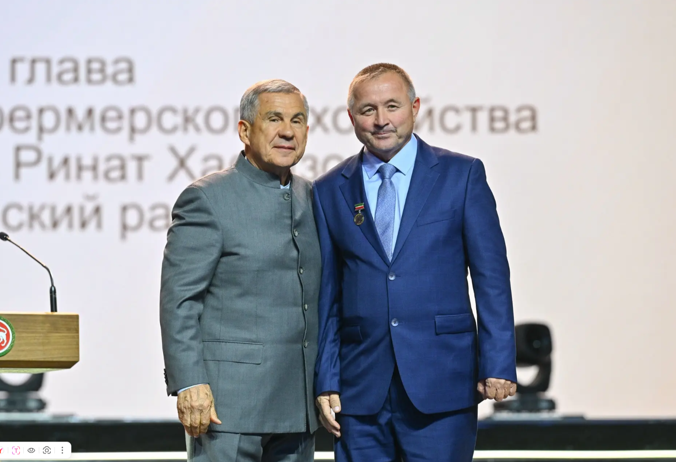 Раис РТ наградил фермера