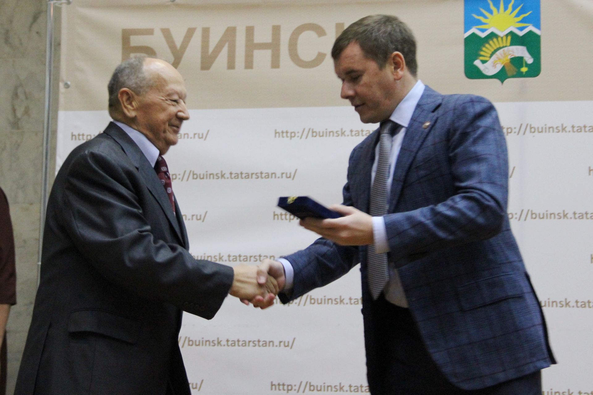 Сегодня глава Буинского района Марат Зяббаров поздравил лучших и поставил задачи... (фоторепортаж)