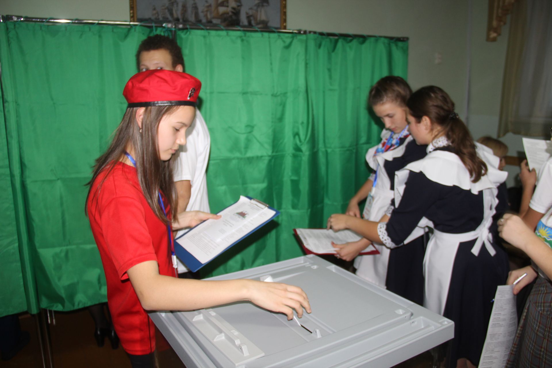 Сегодня провели выборы в Детскую районную Думу Буинского района (фоторепортаж)