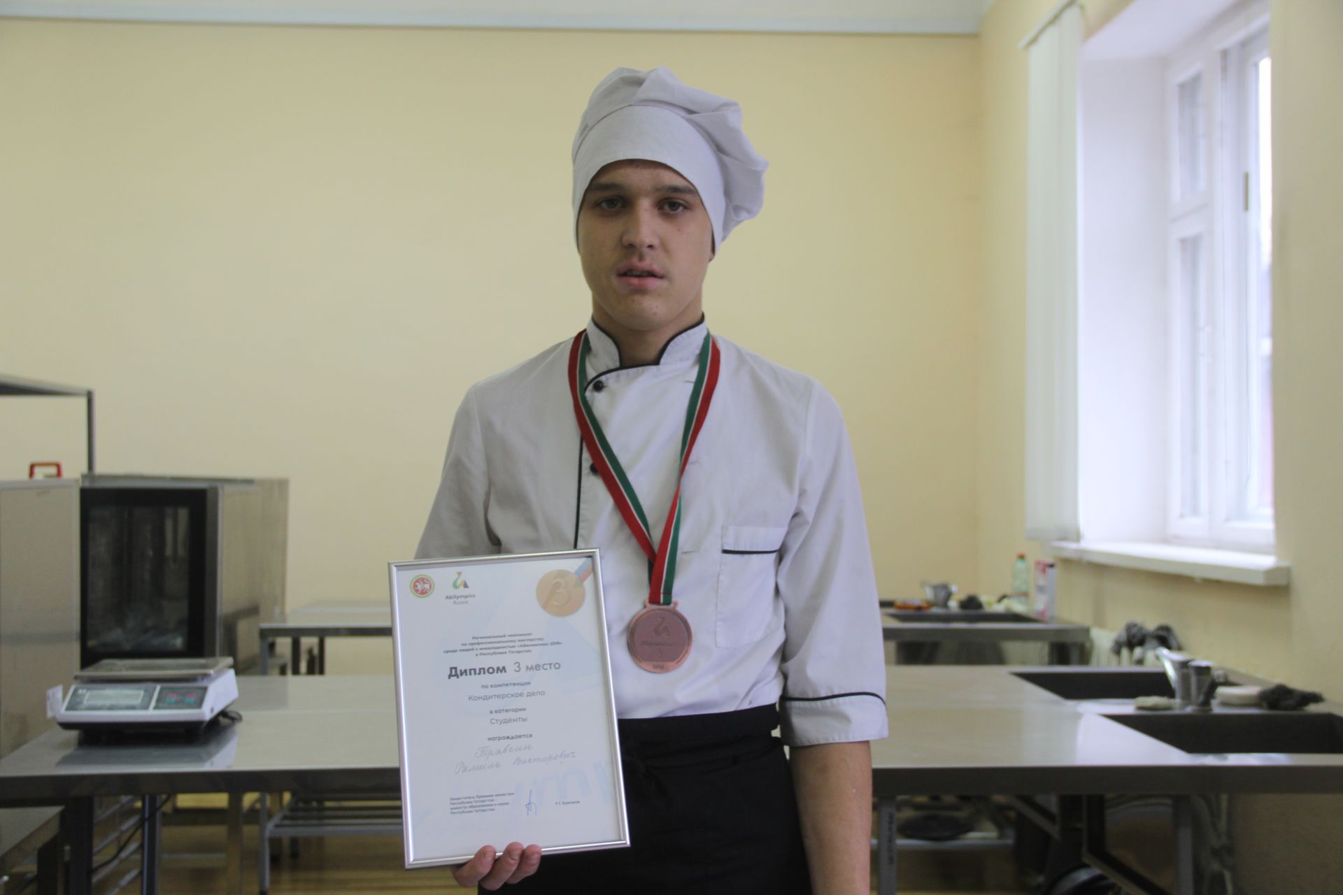 Будущий повар-кондитер Буинска Сайдаш Сулейманов: «Люблю готовить мясные блюда» (фоторепортаж)