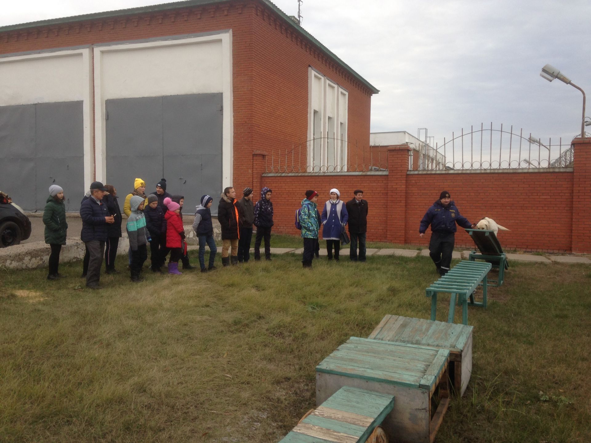 В Буинском районе спасатели рассказали детям  об опасностях тонкого льда