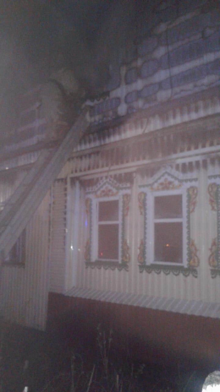 Сегодня ночью в Буинске сгорел дом (+фото)