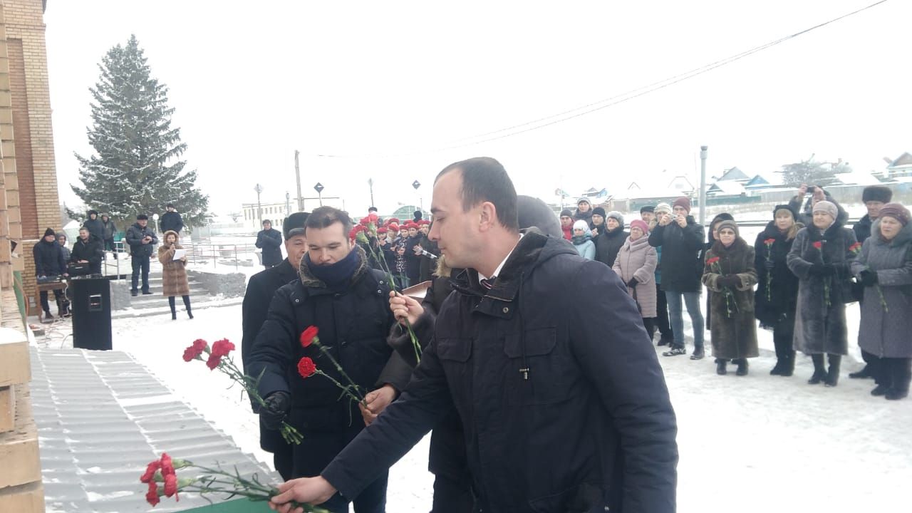 По случаю Дня Героев Отечества в Буинске состоялось открытие мемориальной доски Шакирзяну Ахтямову