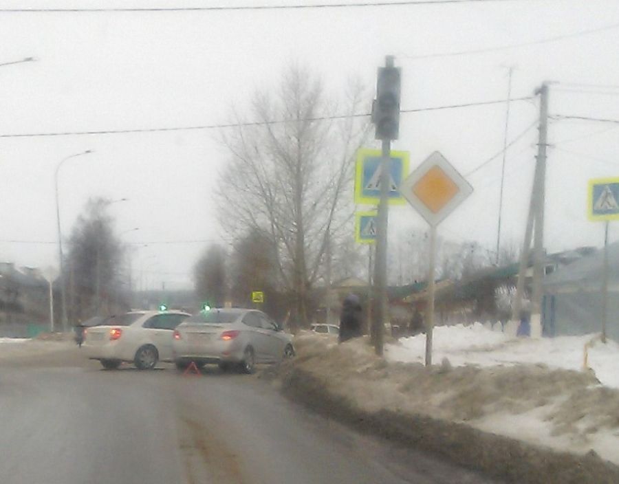 На перекрестке у неработающего светофора произошло ДТП