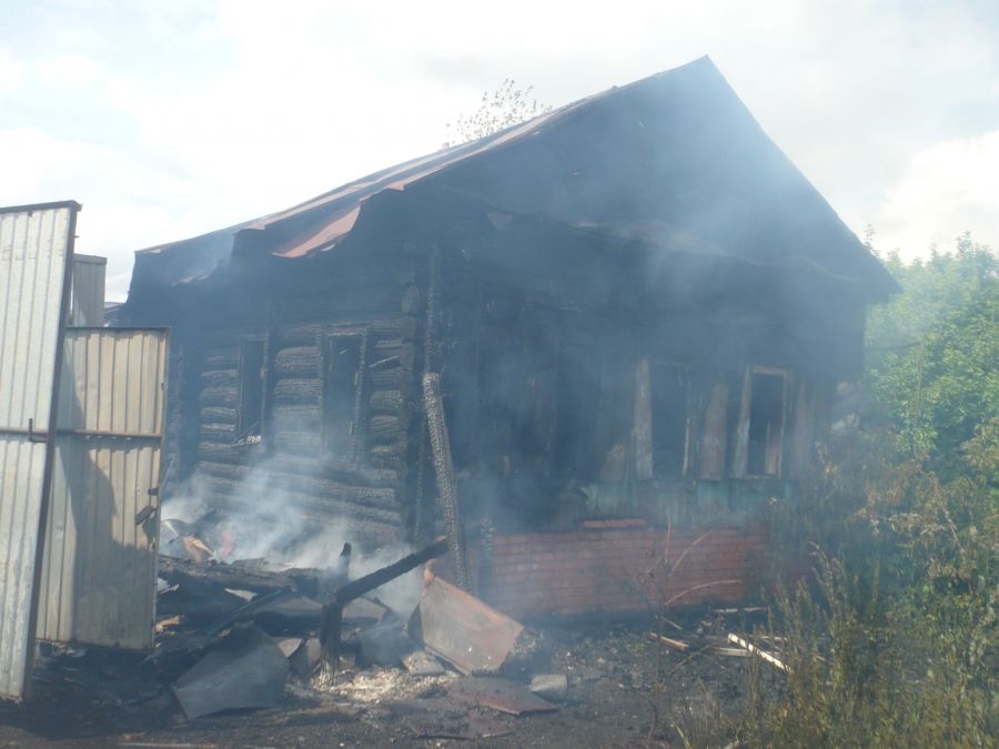 Вчера в деревне Большая Карланга произошел пожар. Со слов соседей  в огне  мог остаться хозяин дома