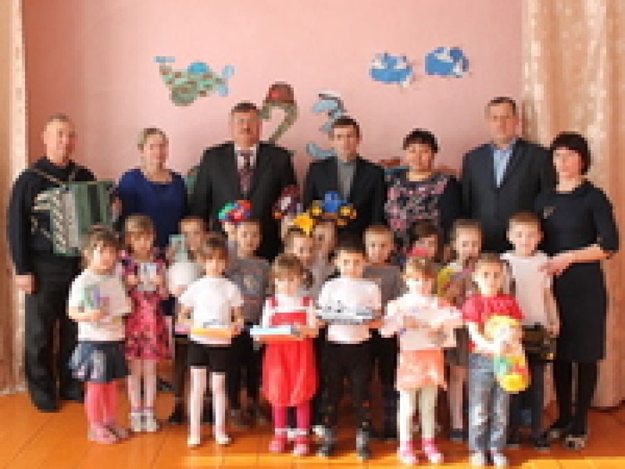 В рамках реализации проекта партии «Единая Россия» детскому саду Рунги переданы игрушки (фоторепортаж)