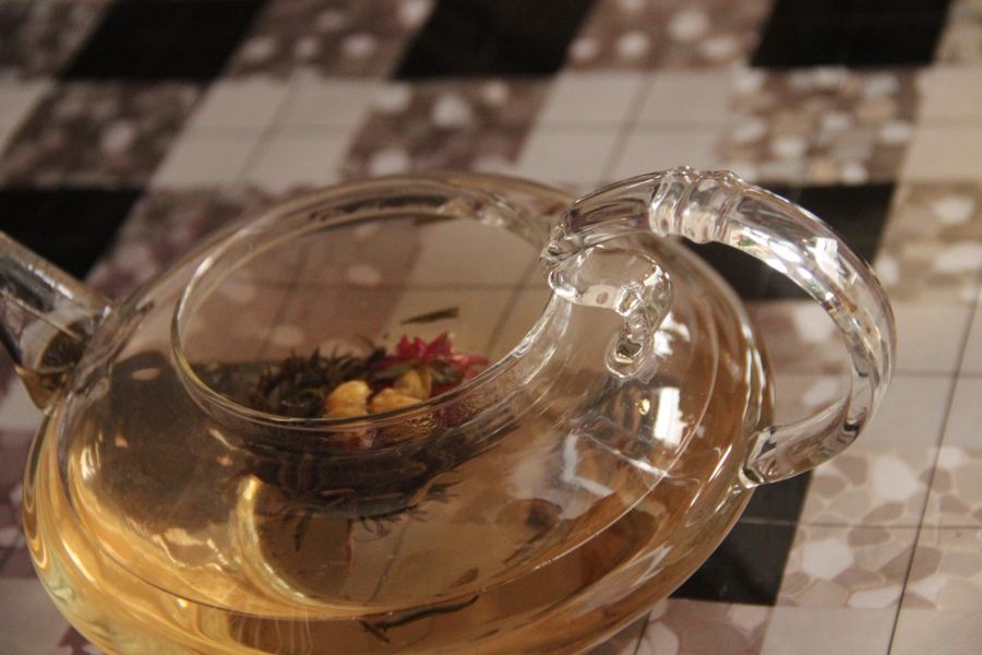 В Буинске продают чай, "распускающийся" в чашке (фоторепортаж)