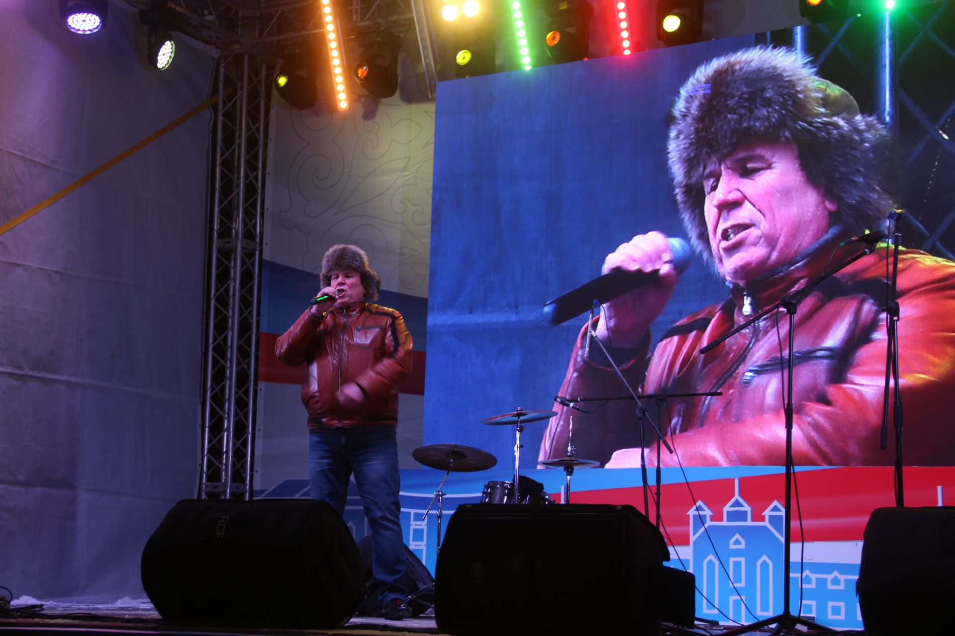 В центре города час назад завершился концерт "Наш выбор# Наш Буинск" (фоторепортаж)