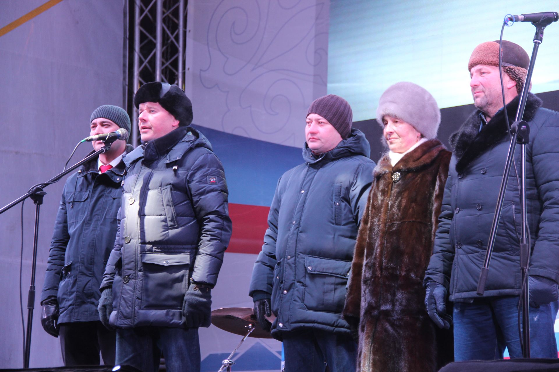 В центре города час назад завершился концерт "Наш выбор# Наш Буинск" (фоторепортаж)