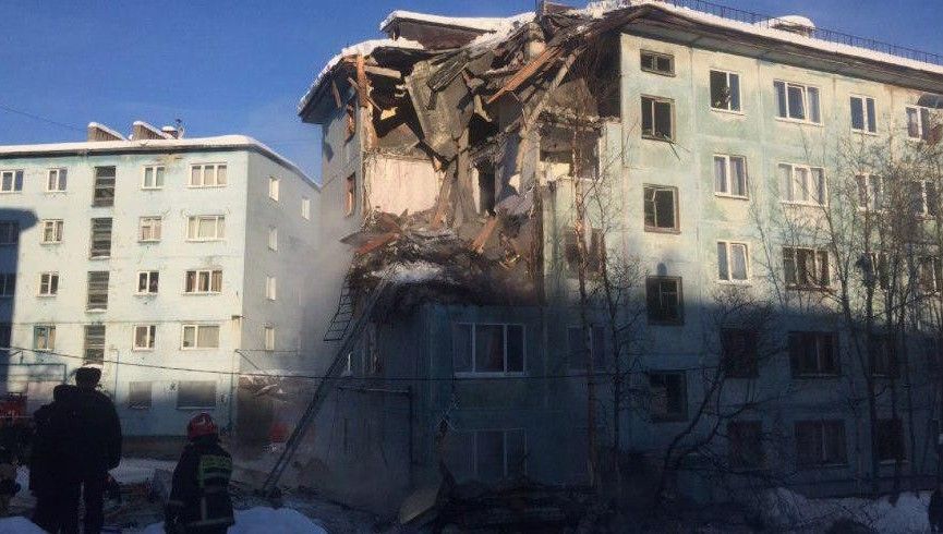 В Мурманске обрушился дом: есть жертвы (+видео)