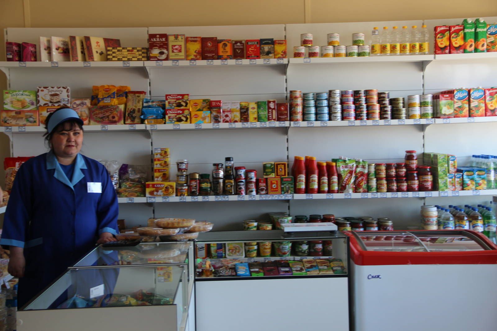 Сегодня в Молодежном поселке Буинского района открылись магазины (фоторепортаж)