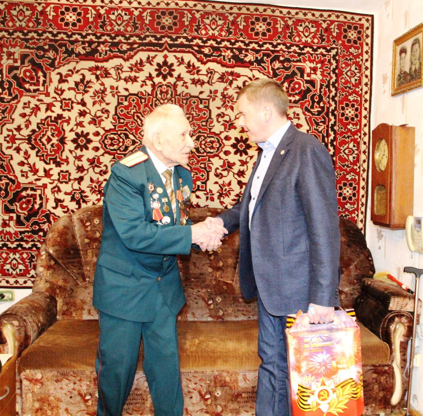 «Спасибо Вам за Победу!» - Марат Зяббаров вручил подарки ветеранам войны (фоторепортаж)