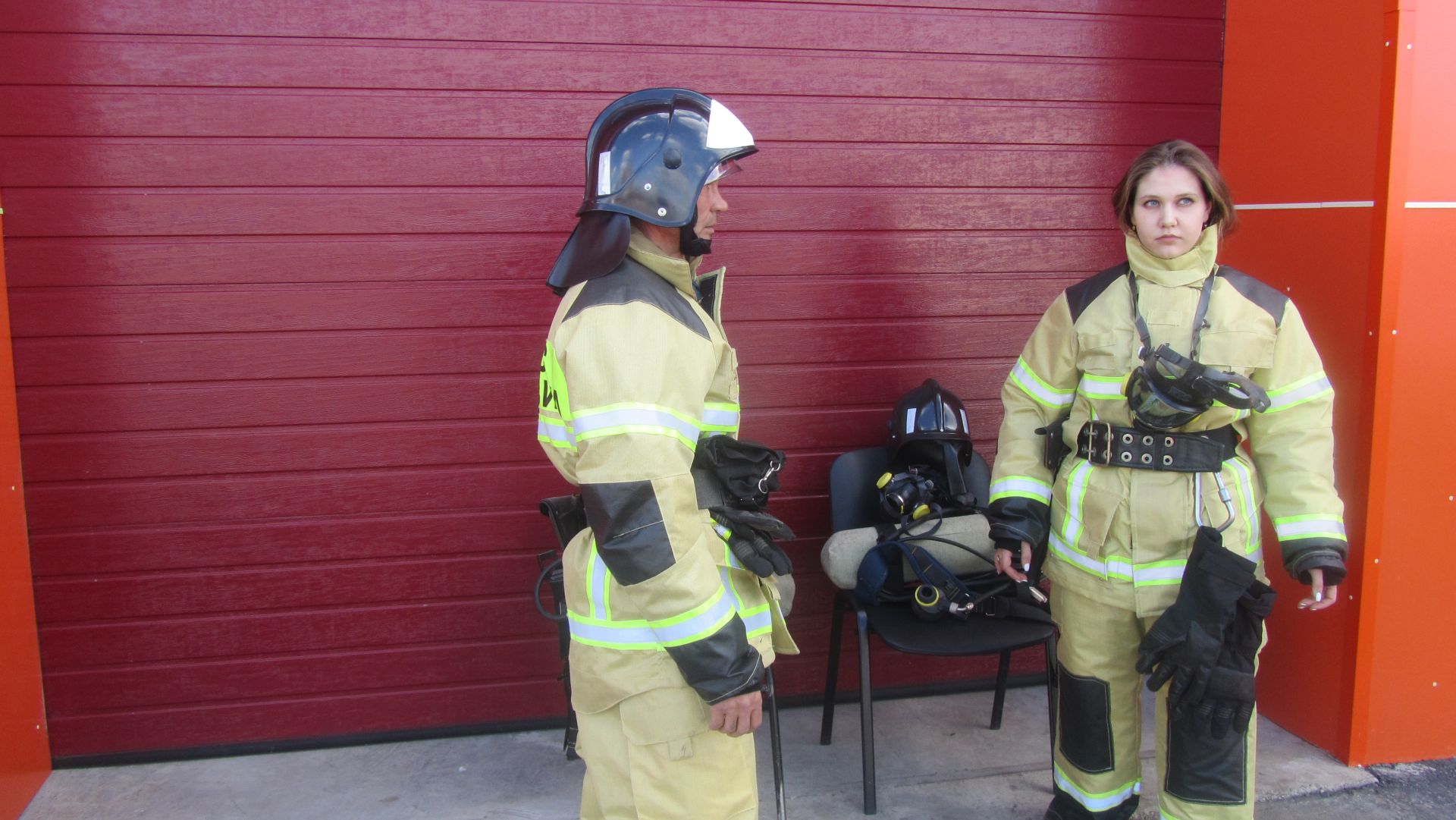 У буинских пожарных есть примета:  до смены чистить сапоги  – к пожару (фоторепортаж)