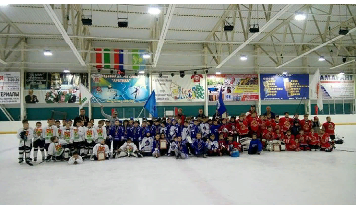 Буинский Ледовый дворец собрал хоккеистов по случаю  Дня семьи