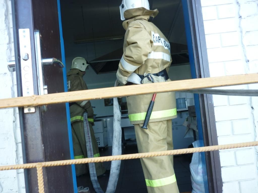 Возле Энтуганской школы было много пожарных (+фото)