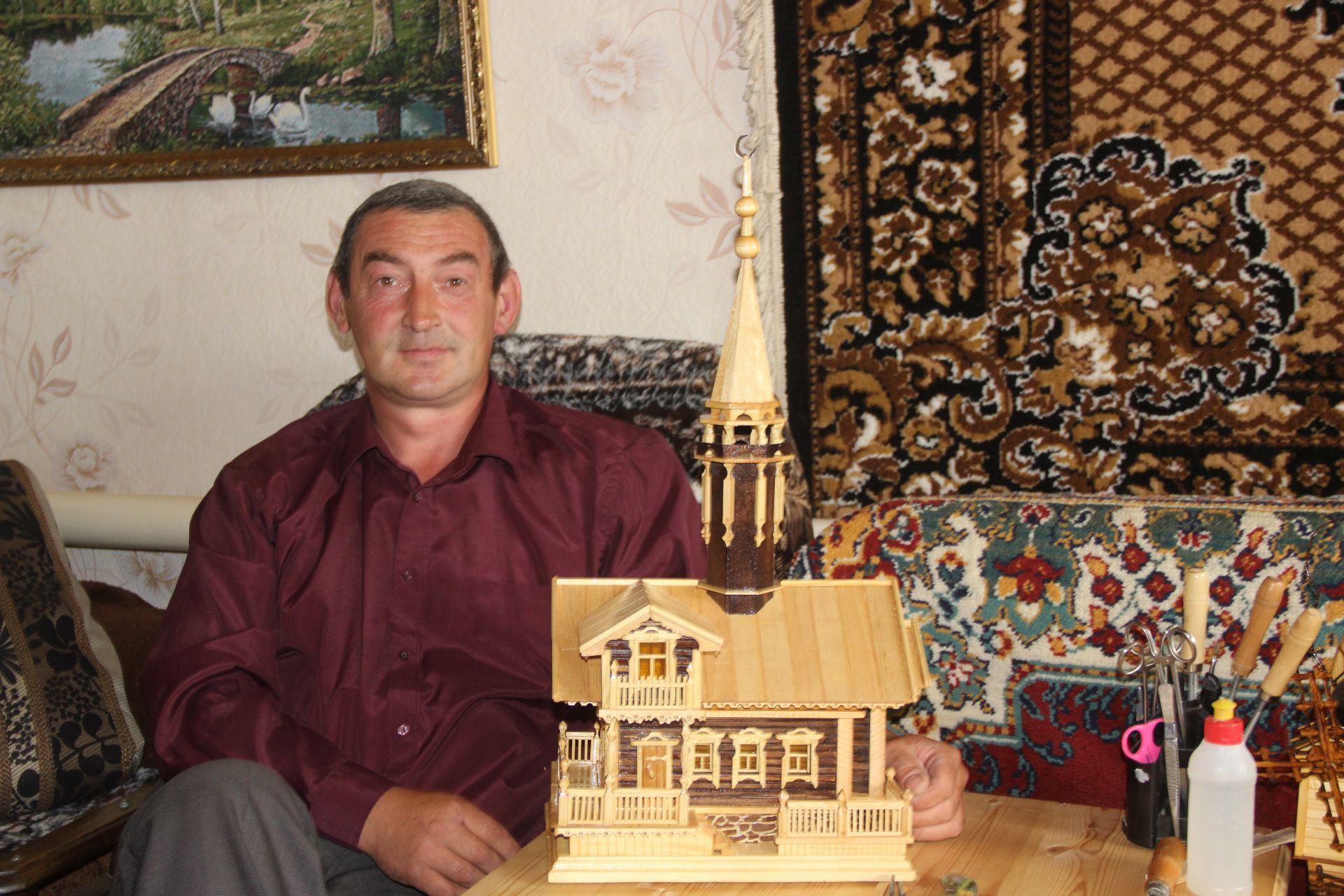 Мастер сувениров Ильгиз Гиниятуллин из Буинска : "Работаю только с деревом. Ведь оно живое, дышит" (+фото)