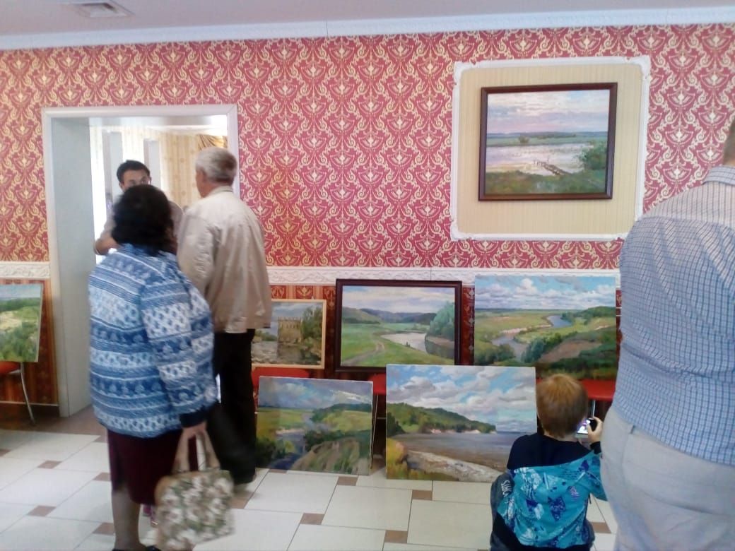 В Буинске в эти минуты открывается выставка картин пленэра симпозиума, который прошёл в деревне Адав Тулумбаеве (фоторепортаж)