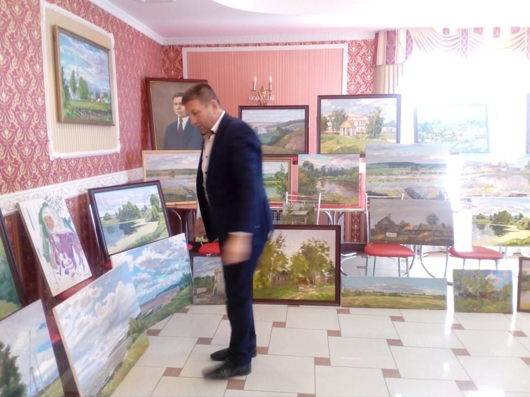 В Буинске в эти минуты открывается выставка картин пленэра симпозиума, который прошёл в деревне Адав Тулумбаеве (фоторепортаж)