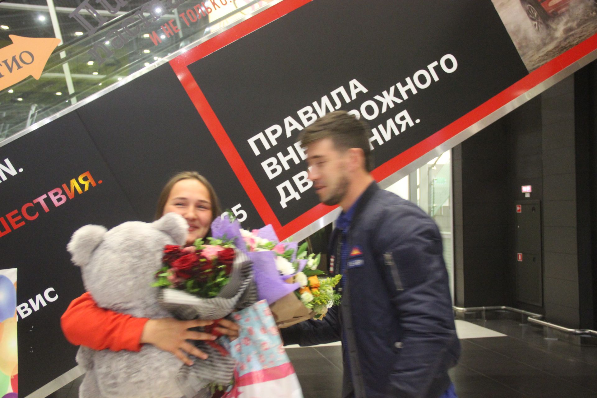 Сегодня ночью победительницу чемпионата WorldSkills Анжелику Тазетдинову встретила буинская журналистка (фоторепортаж)