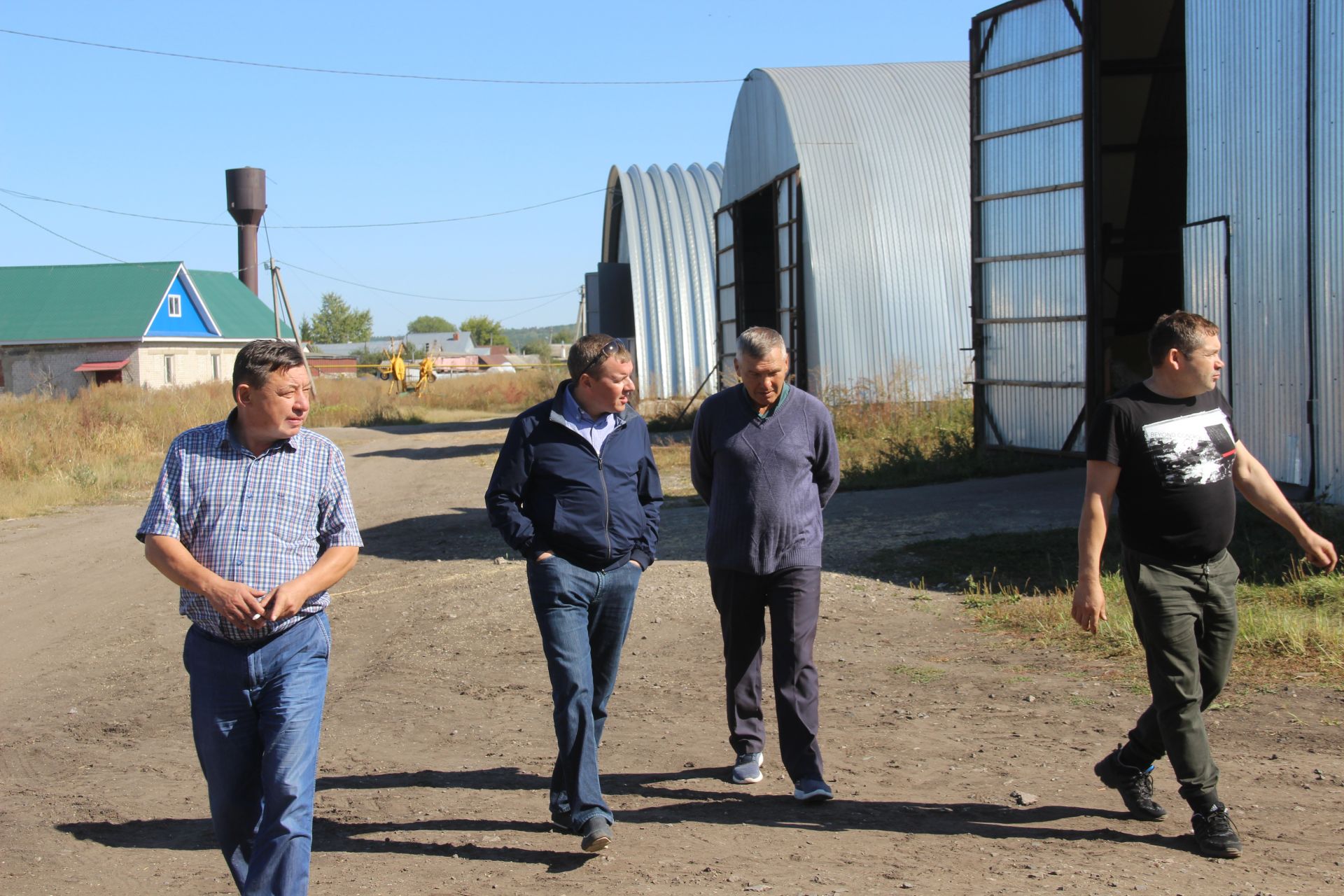 Сегодня глава Буинского района Марат Зяббаров встретился с фермерами района (фоторепортаж)