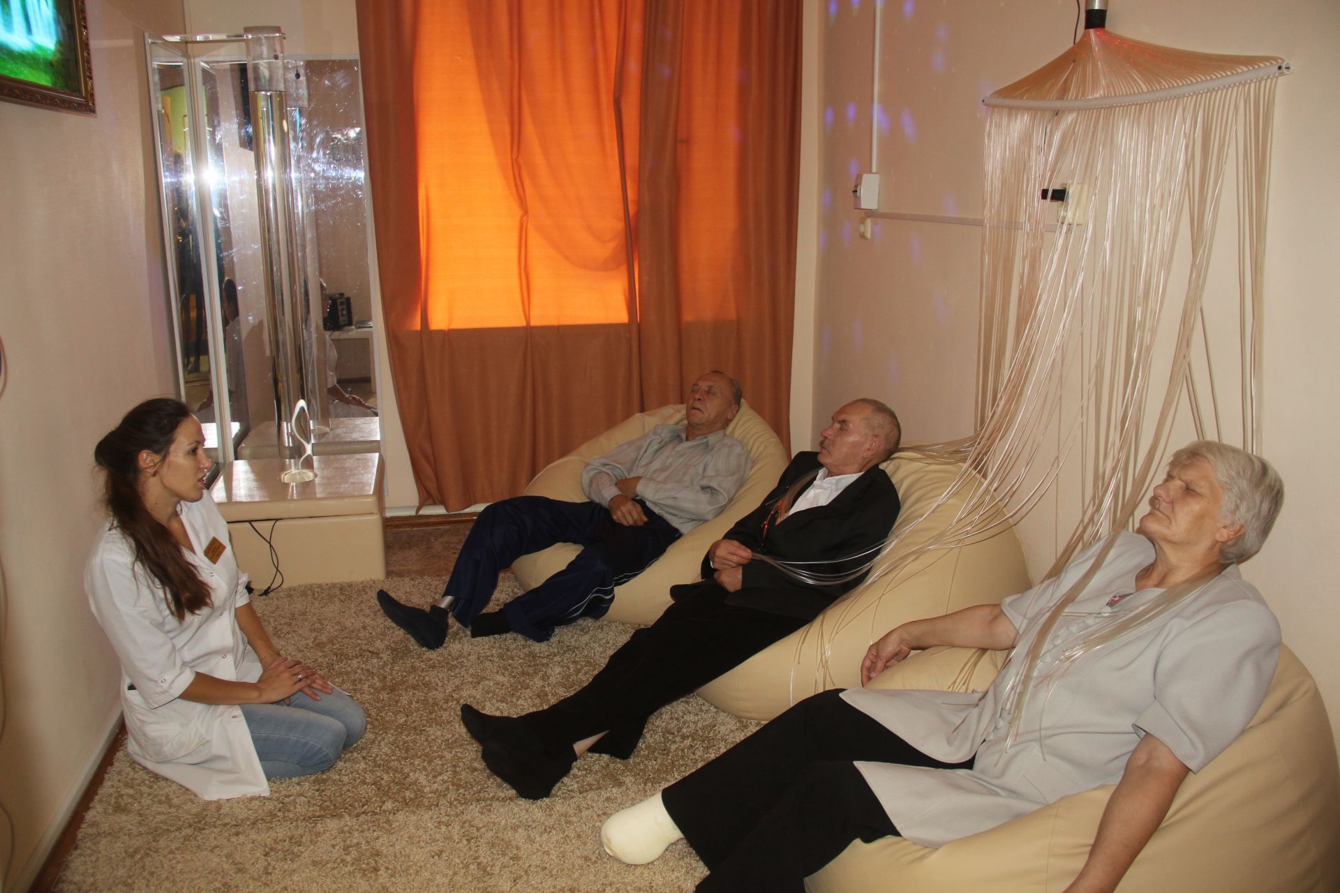 Какое пожелание пожилым  выразили создавшие семью в доме-интернате  Рафаэль Каримов и Венера Ибрагимова? (фоторепортаж)