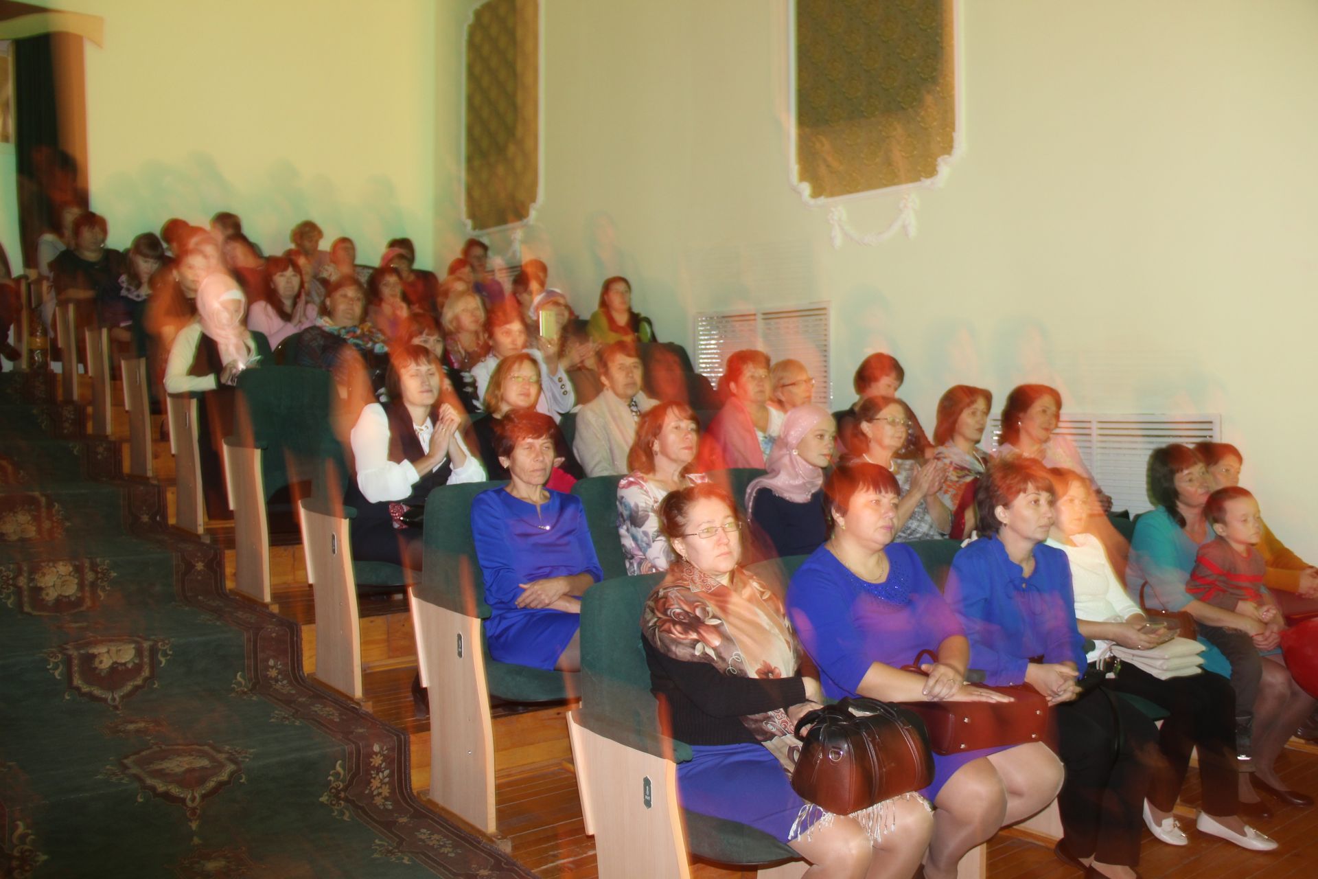 В Буинске воспитатели собрались в здании театра (фоторепортаж)
