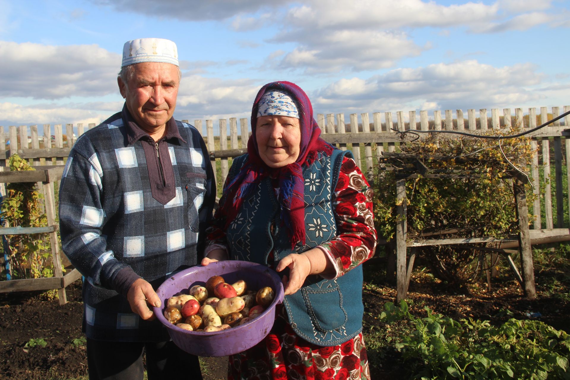 Жители Буинского района получили второй урожай картофеля (+фото)