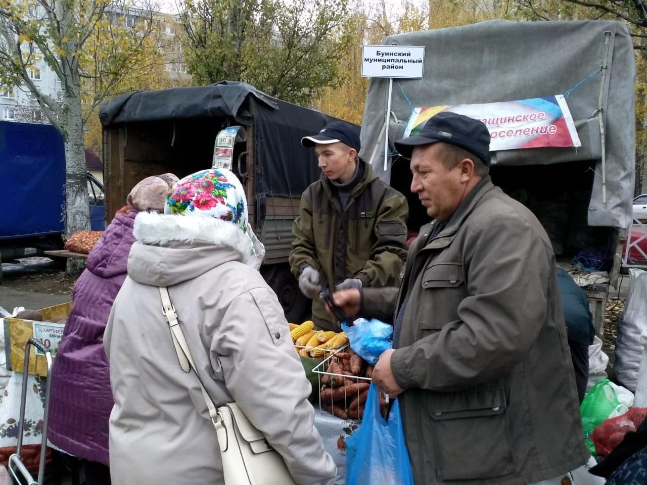 Какая продукция, произведенная аграриями Буинского района, пользуется спросом у казанцев? (фоторепортаж)