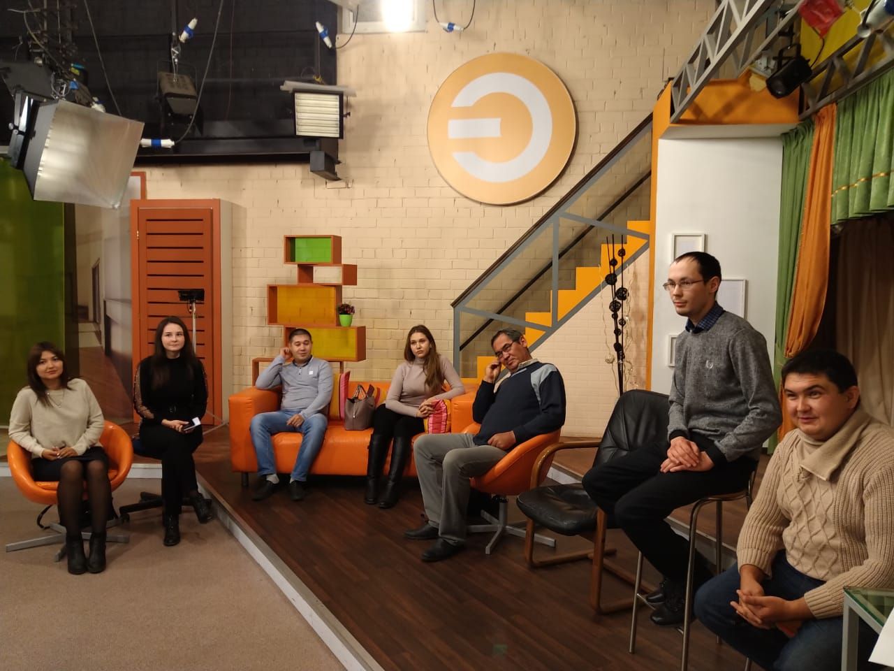 Сотрудники "Буа ТВ" получают мастер-класс от коллег из телеканала "Татарстан 24" и  "Эфир"