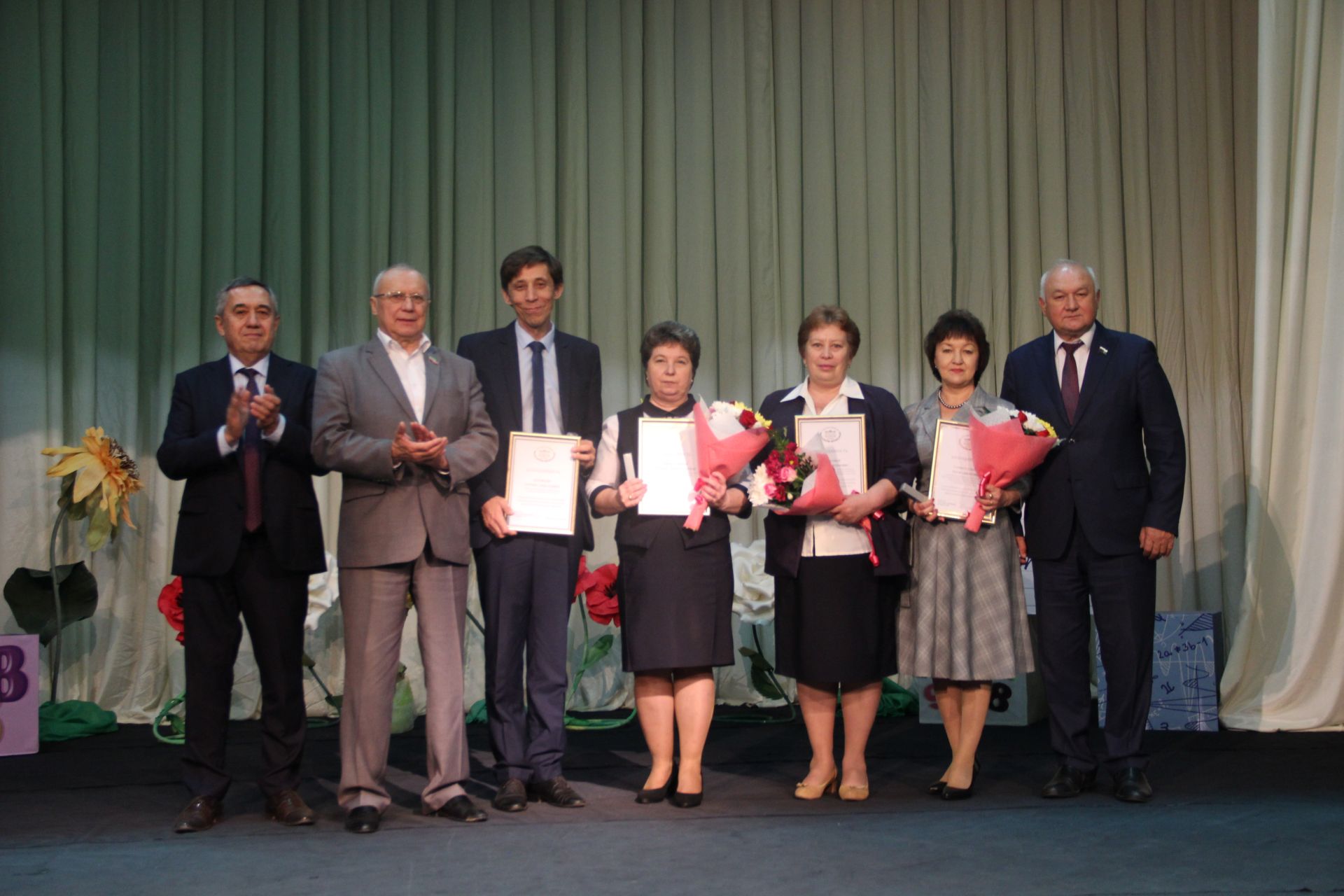 Педагоги Буинска награждены Почетными грамотами и Благодарственными письмами