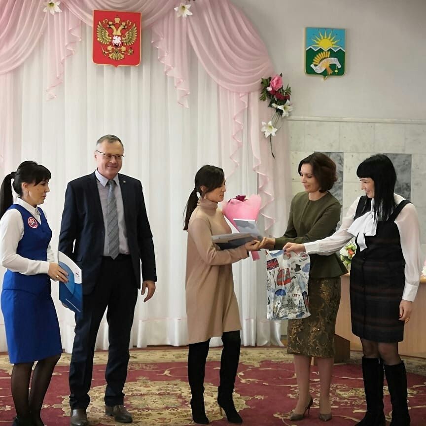 Кому в Буинске вручили сертификаты на 453 тысячи рублей?
