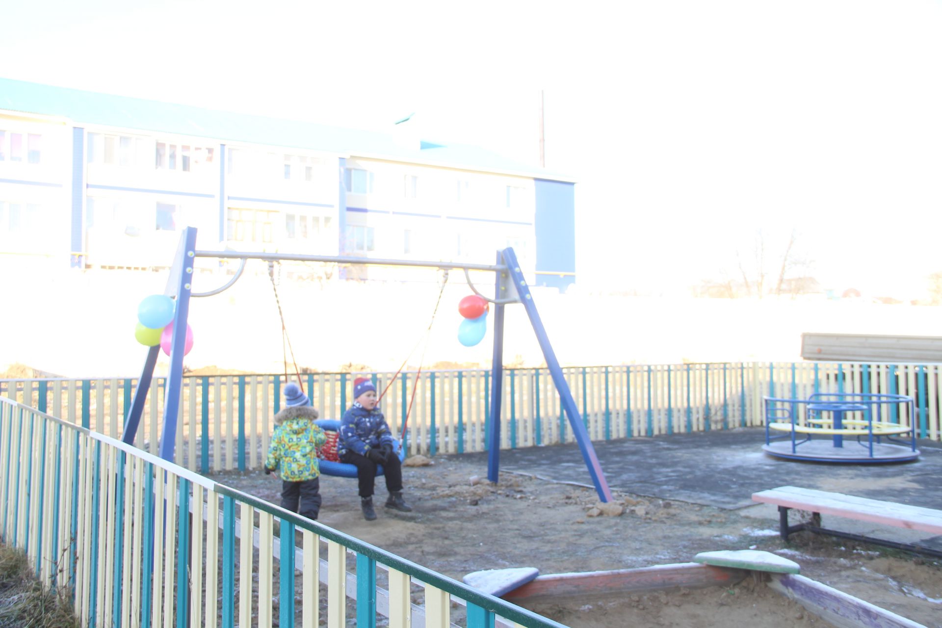 В Буинске во дворе многоквартирного дома на средства гранта оборудована детская площадка (фоторепортаж)