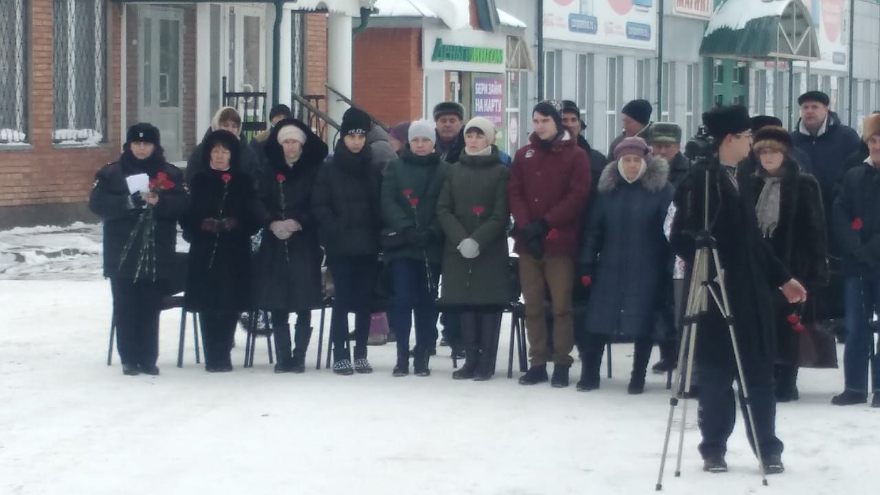 В Буинске почтили память сотрудников, погибших от рук вооруженных дезертиров (+фото)