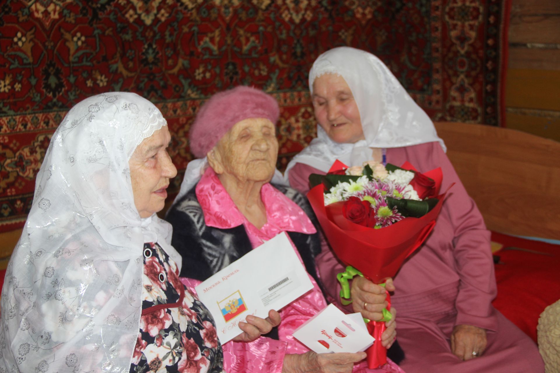Сегодня поздравления принимает старейшая жительница Буинского района. Марьям эби Низамовой исполнилось 105 лет (+фото)