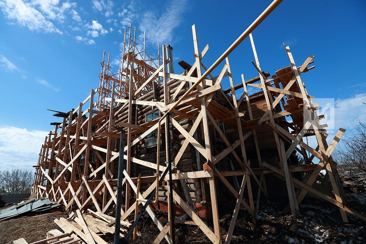 В Буинском районе хотят отреставрировать церковь в селе Большое Фролово с обрушающейся колокольней