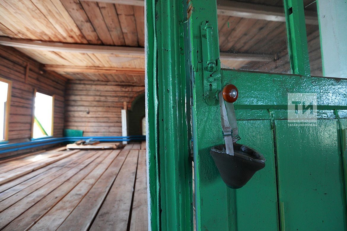 В Буинском районе хотят отреставрировать церковь в селе Большое Фролово с обрушающейся колокольней