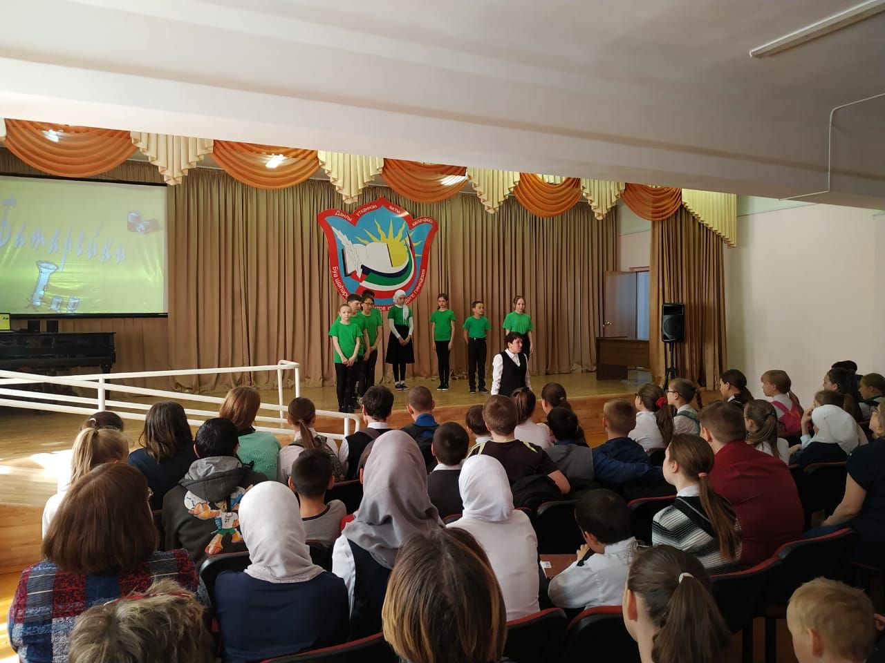В гимназии  Буинска ученики к сбору батареек привлекают и родственников