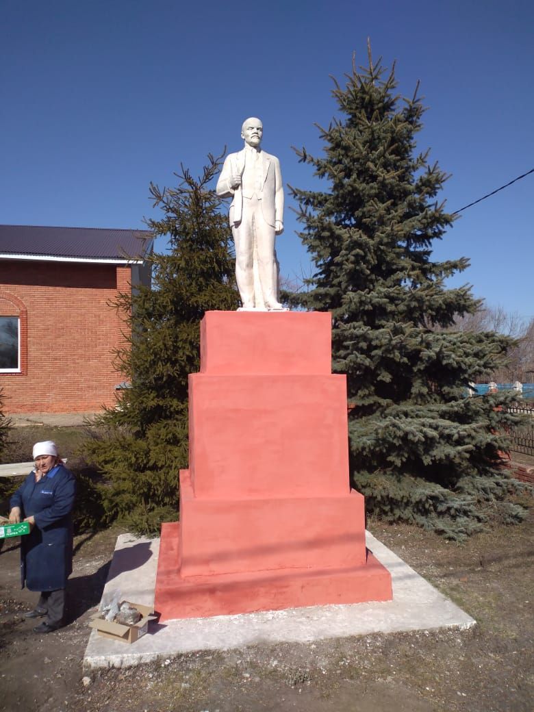 Сегодня – в день рождения Ленина в Черки-Кильдуразах отремонтировали его памятник (+ фото)
