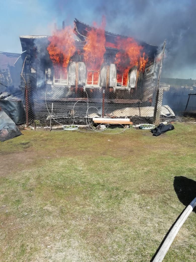 Сегодня в полдень в деревне Мокрая Савалеевка сгорел дом (+фото)