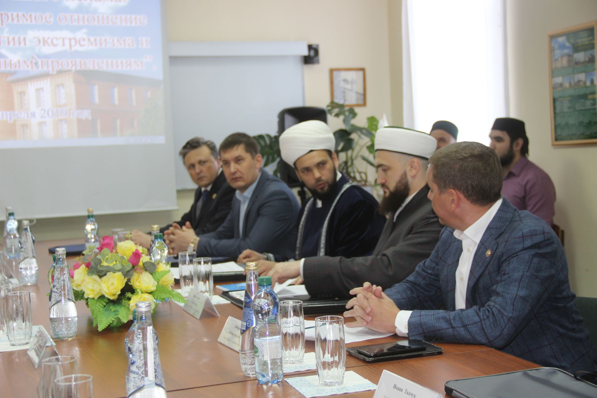 В Буинске состоялась беседа за «круглым столом» с участием муфтия Татарстана Камиля хазрата Самигуллина (фоторепортаж)