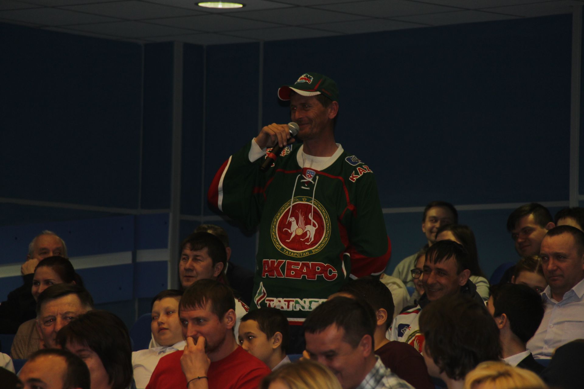 Сегодня в Буинск приехали хоккеисты, чемпионы России. В том числе Данис Зарипов (фоторепортаж)