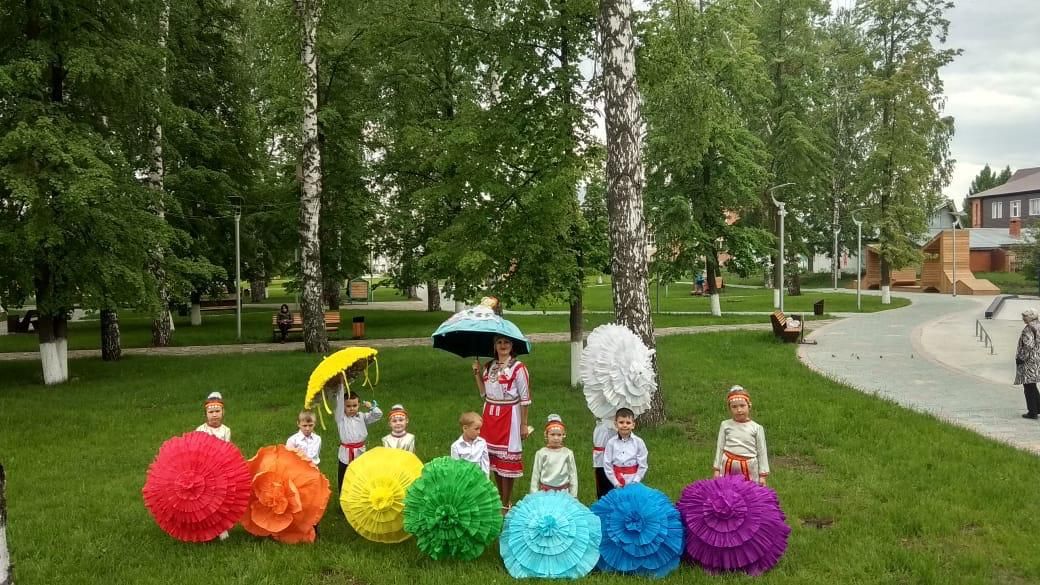 В Буинске состоялся креативный &nbsp;конкурс&nbsp;зонтиков (фоторепортаж)