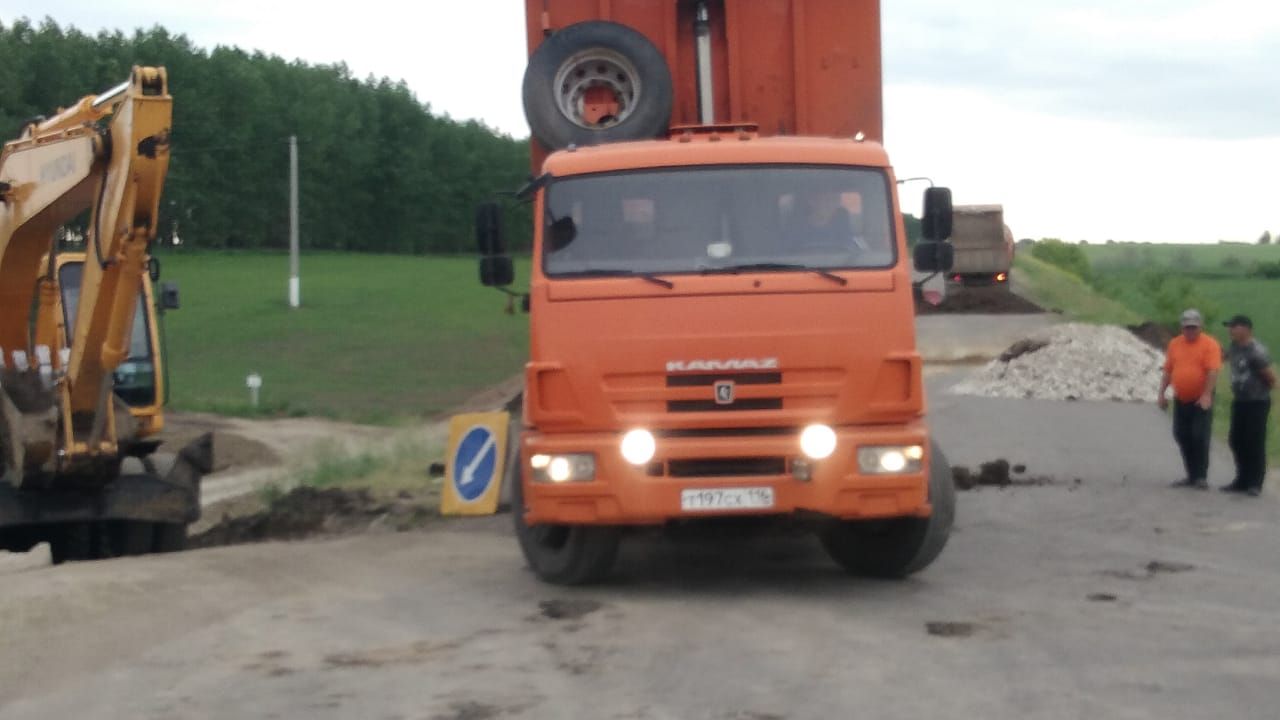 В Буинске общества "Волгадорстрой"  меняет  водопропускные трубы (+фото)