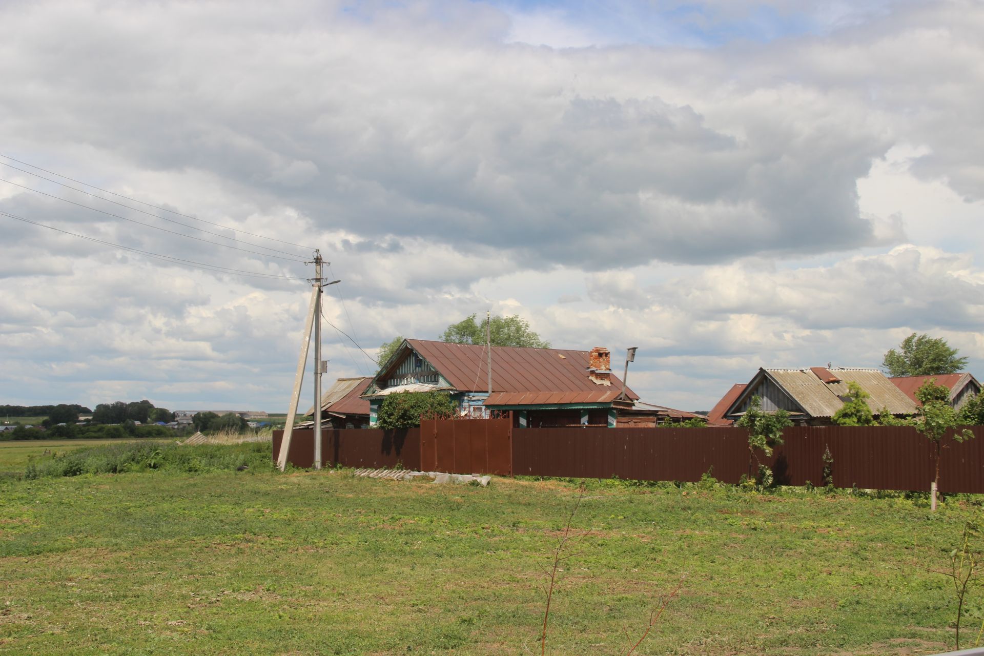 В деревне Алькеево Буинского района установили медный самовар-родник (фоторепортаж)