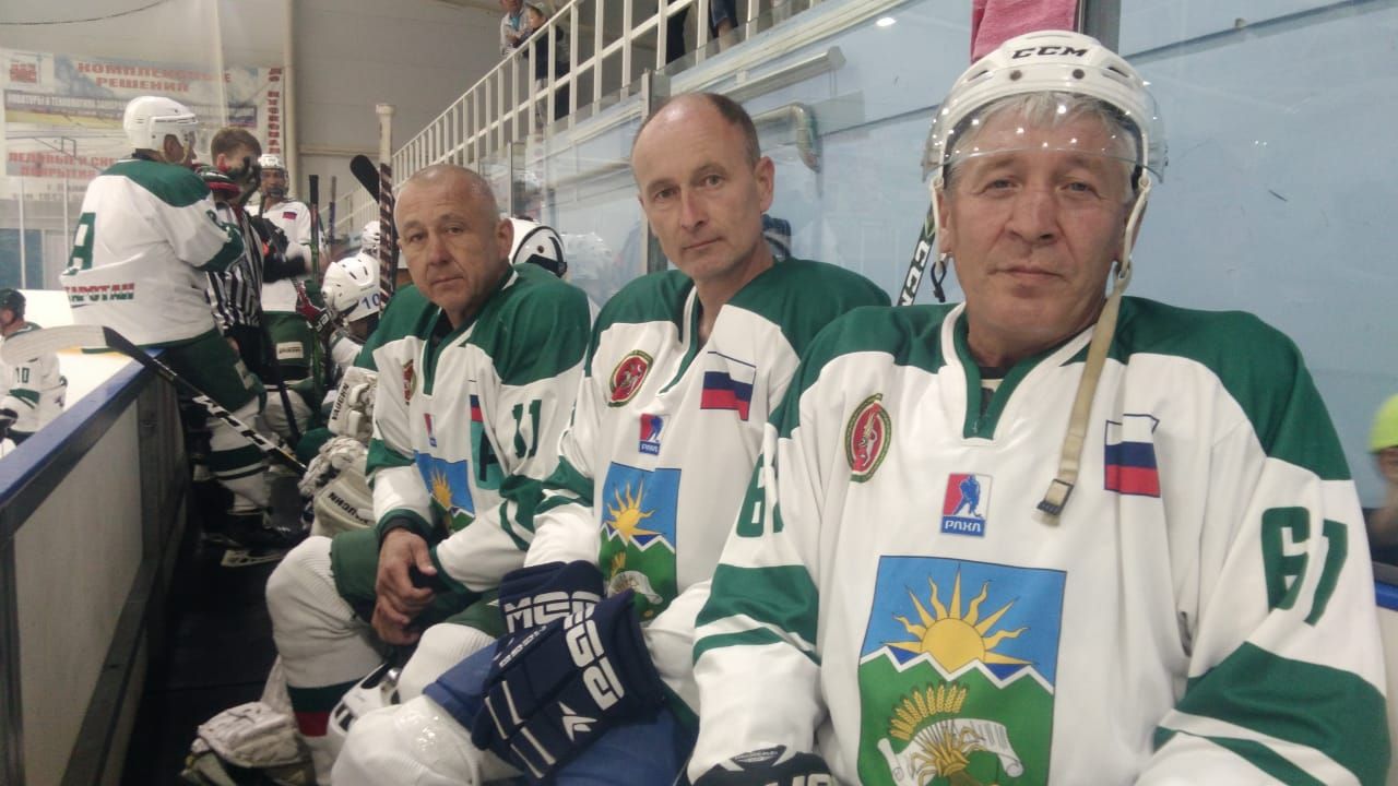Сегодня в ледовом дворце "Арктика" состоялась встреча с хоккеистами хоккейной команды "Ак Барс" (+фото)
