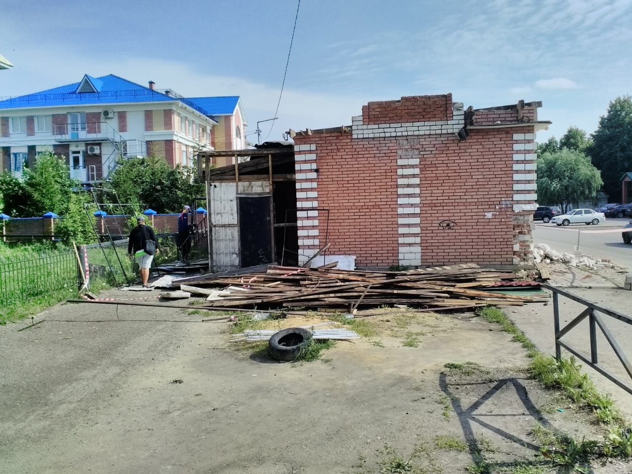 В Буинске сносят незаконно построенные объекты