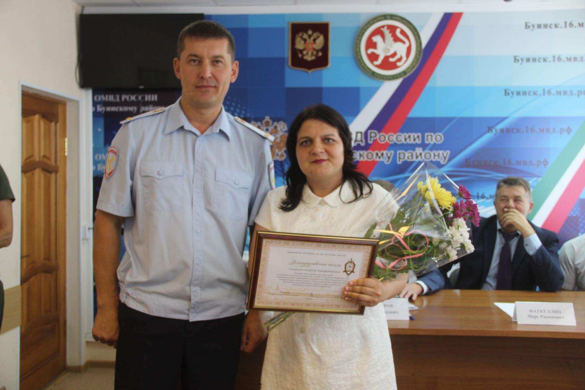 Буинских журналистов наградил министр внутренних дел по Республике Татарстан Артем Хохорин  (+фото)