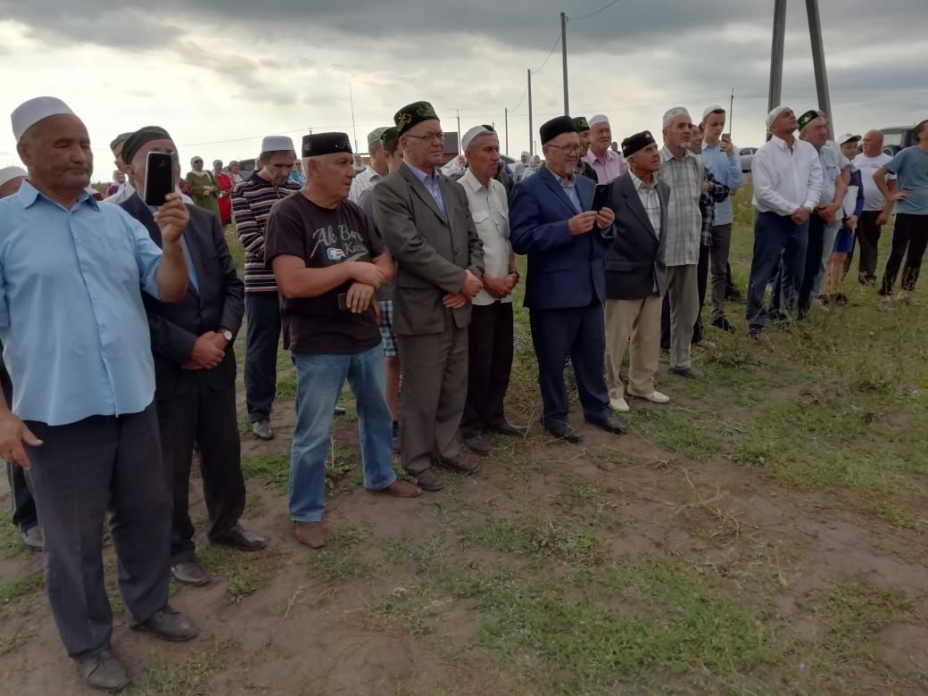 В Буинске состоялось торжество по случаю установления полумесяца на минарет новой мечети (фоторепортаж)