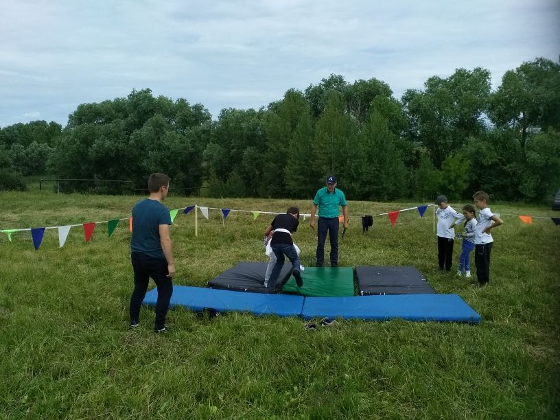 Выявлением батыра в национальной борьбе среди детей завершился «День села» в деревне Верхние Лащи